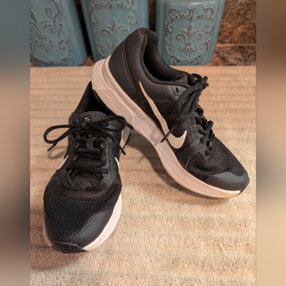 Nike Women's Size 9 US Run Swift 2 CU3528-004 Black Running Shoes Sneakers